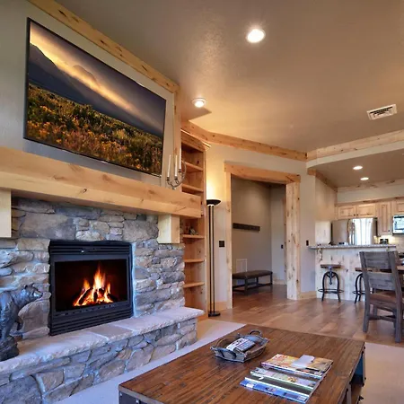 Palisades Lodge Suite 308
